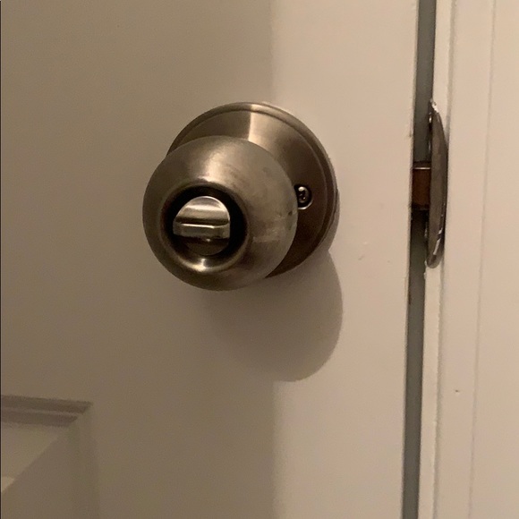 Meet your Posher, Ellen - Picture 1 of 1